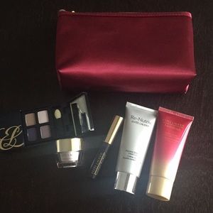 Estée Lauder 5 pc deluxe sample set w/ makeup bag